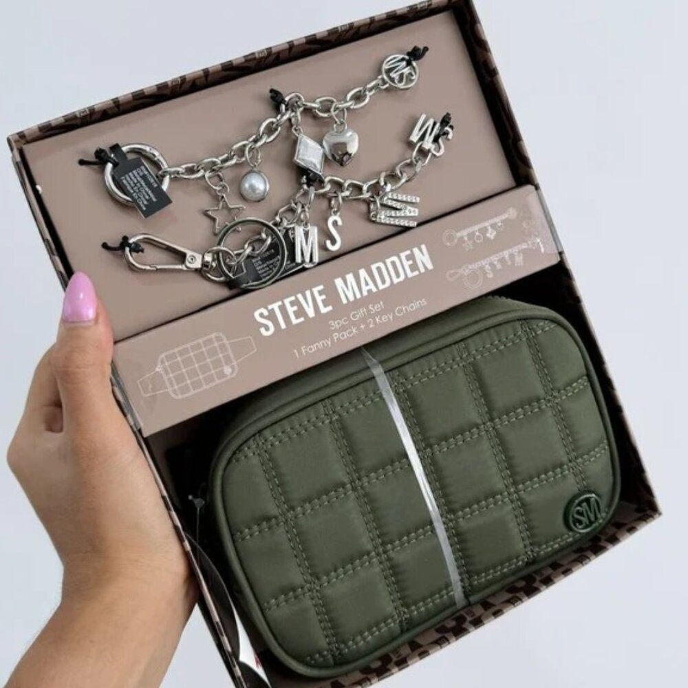 NWT Steve Madden 3 piece gift set    Bum Bag and 2 key chains bag charms